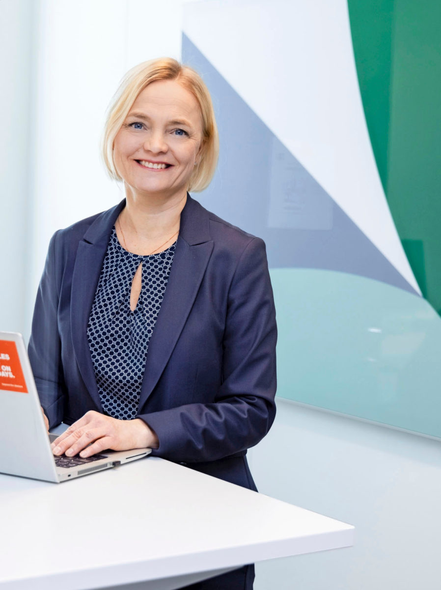 &ndash; Korona-aikana itse kukin huomannut, ett&auml; itsens&auml; johtamisen ja aktivoimisen keinoilla on tosi iso merkitys erityisesti oman hyvinvoinnin yll&auml;pit&auml;misess&auml;, VTT:n hyvinvointitiimin vet&auml;j&auml; Peppi H&auml;rme sanoo.